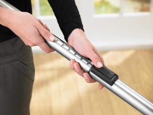 Black & Decker Bagless Cylinder Vacuum Cleaner, 6 Filters, 2000 Watts, Blue - VM2825-B5 - Image 7