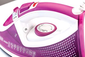 Black & Decker Ceramic Steam Iron, 2400W, 320ml, Purple - X2450-B5 - Image 3